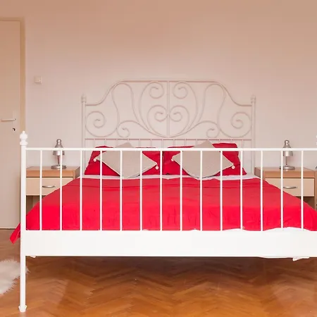 Duka Apartment *